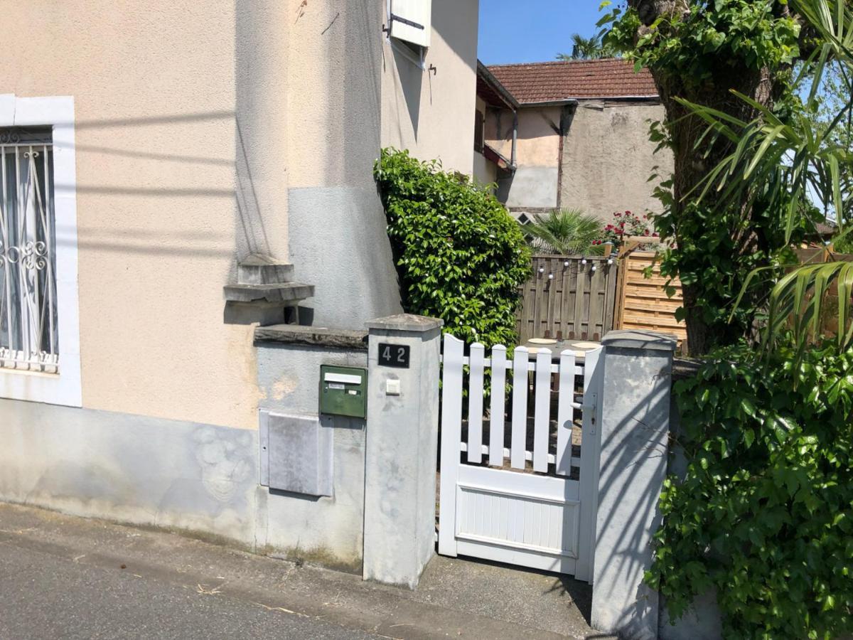 Petite Maison Avec Terrasse Jurancon Bagian luar foto